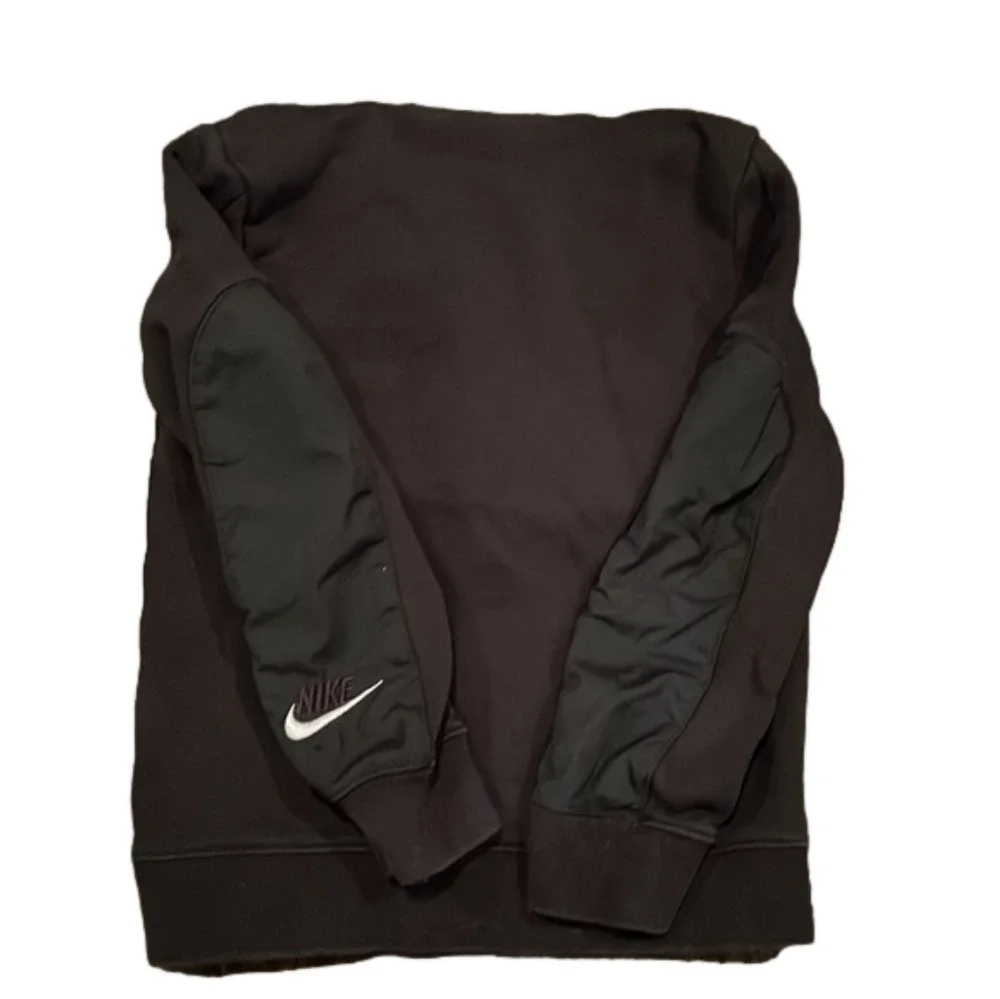 𝅺NIKE Air sweatshirt.